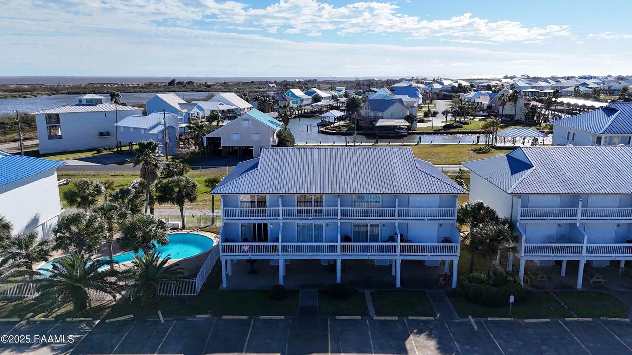 411 Admiral Craik Drive - Photo 1