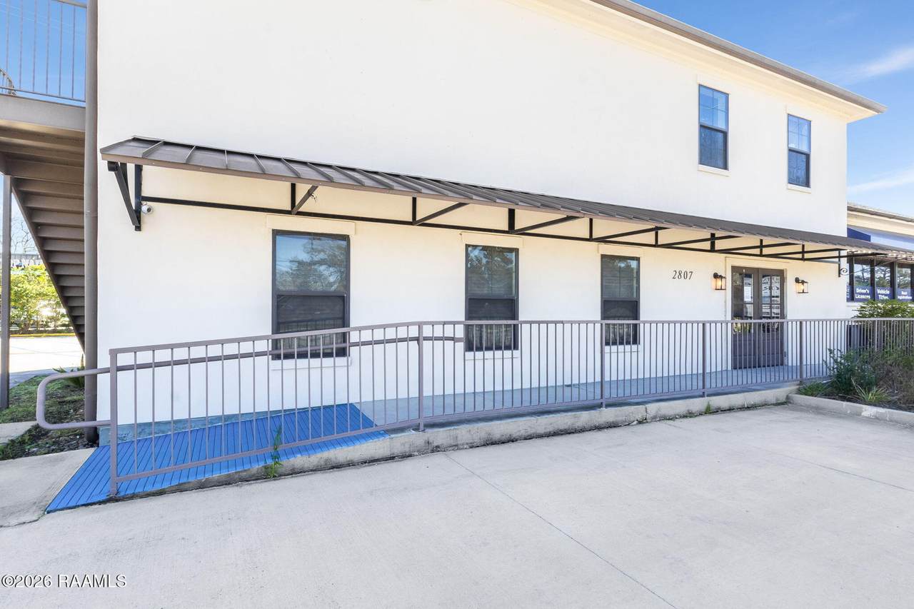 2807 Kaliste Saloom Road - Photo 1