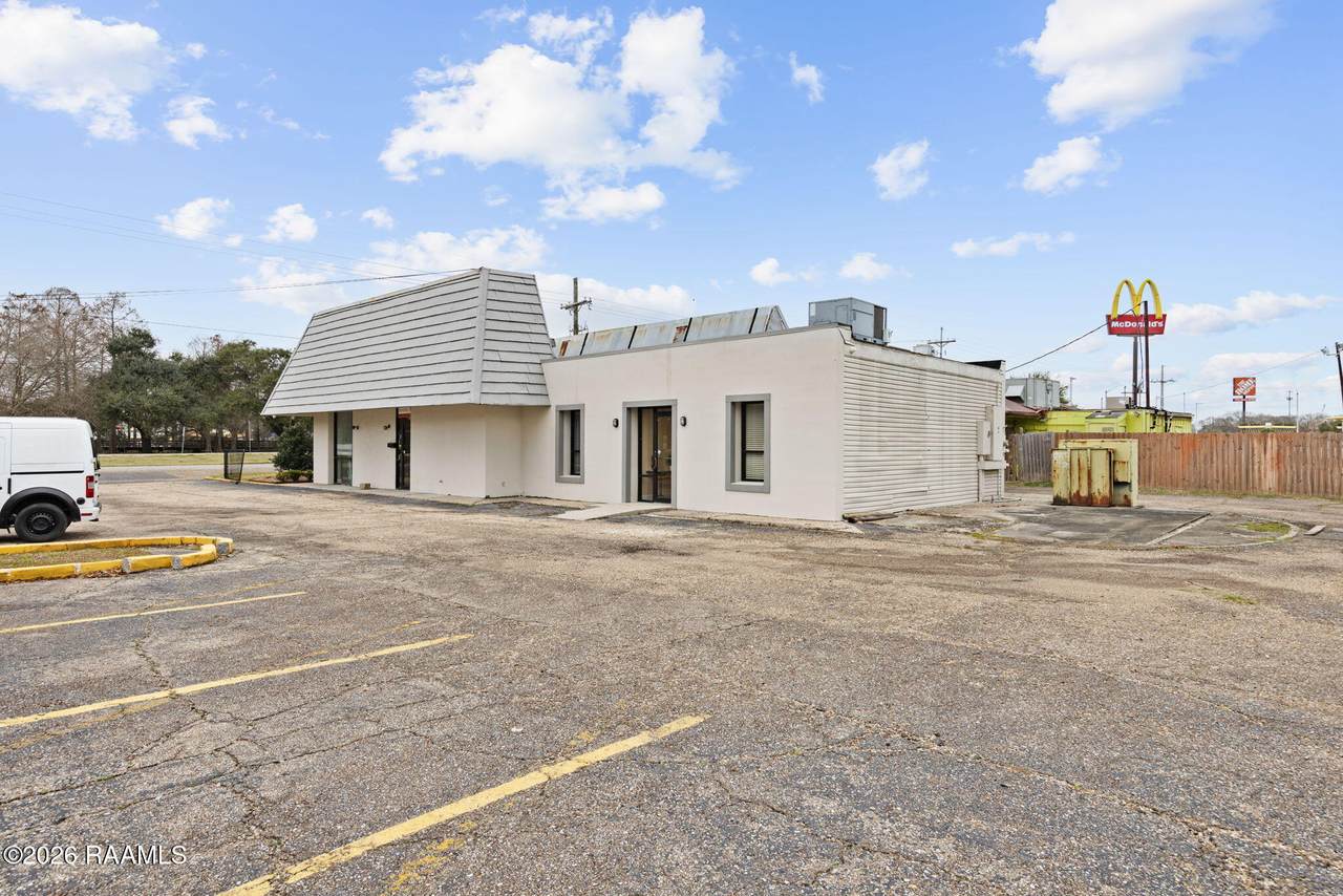 1414 Evangeline Thruway - Photo 1