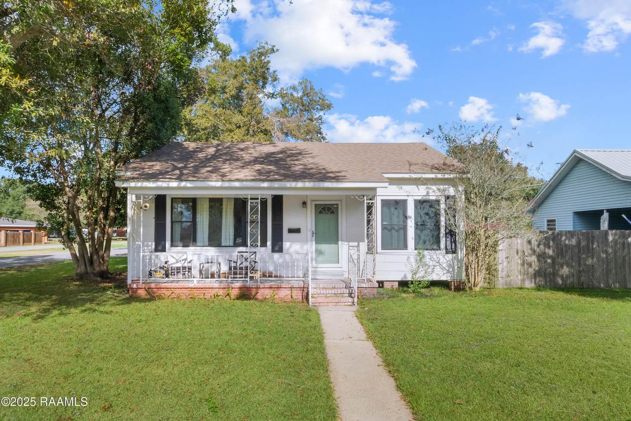 501 Daspit Street - Photo 1