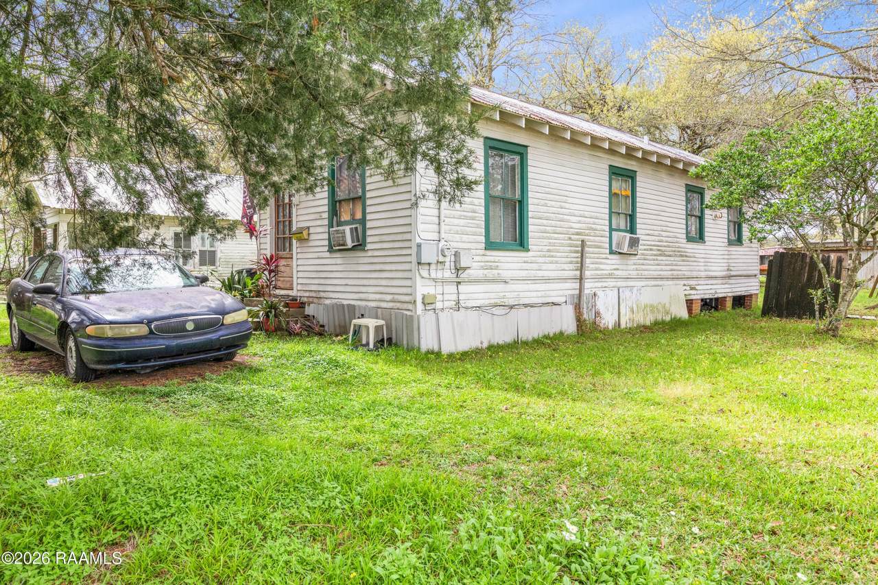 819 Agnes Street - Photo 1