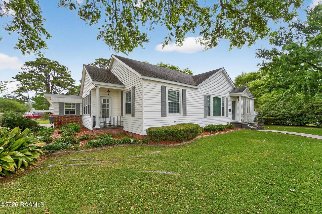 701 Parkview Drive - Photo 1