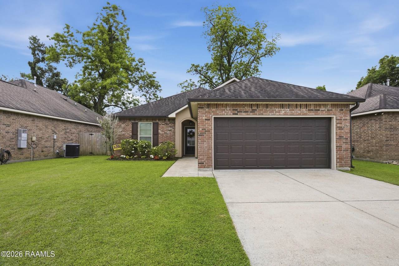 211 Moss Bluff Drive - Photo 1