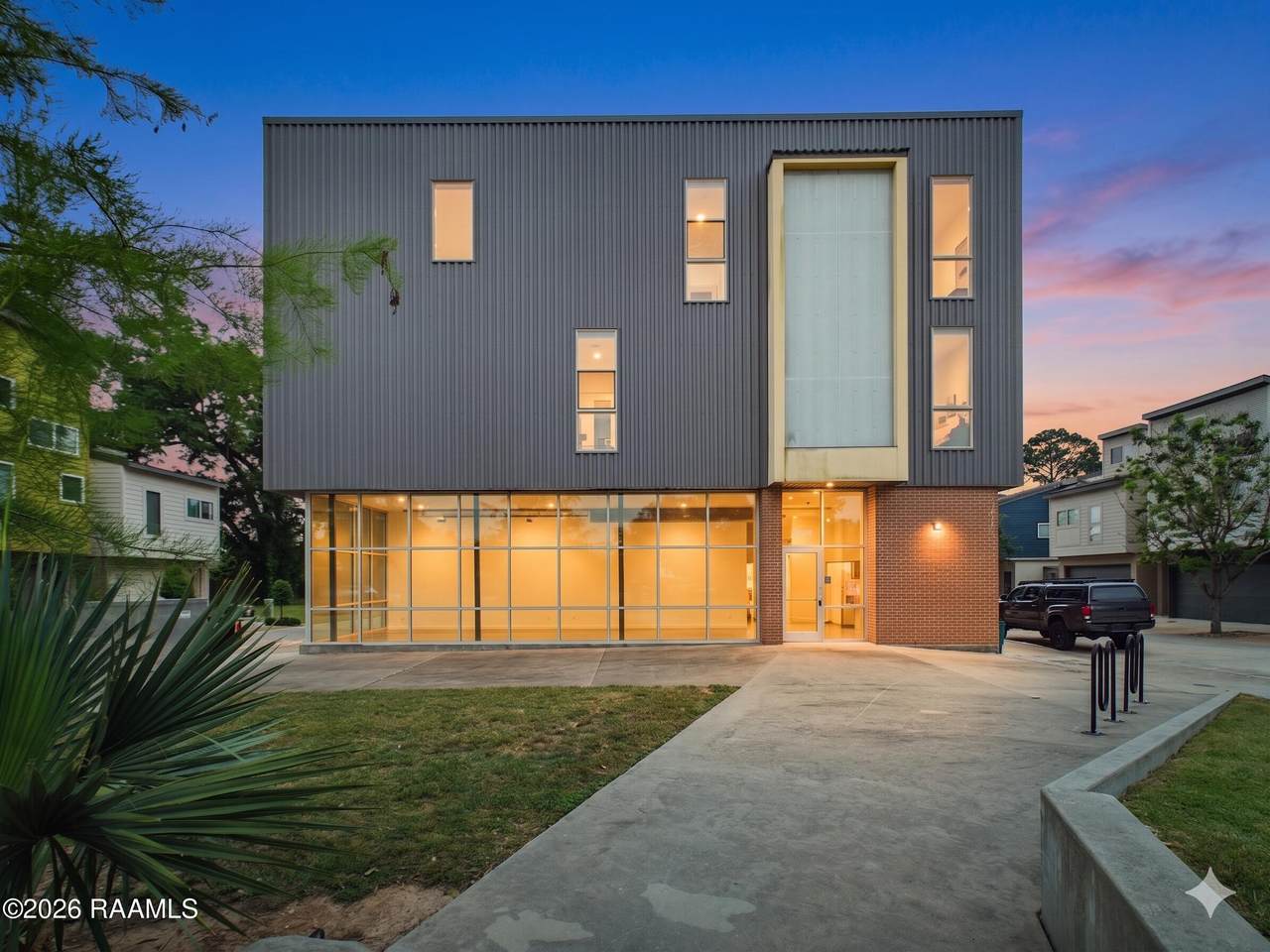 209 Highland Oaks Lane - Photo 1