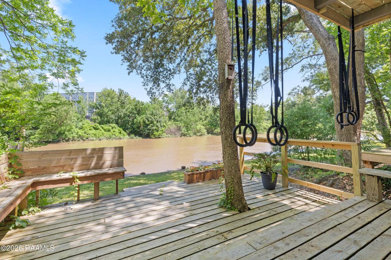 https://bt-photos.global.ssl.fastly.net/acadiana/1280_boomver_1_2600003860-2.jpg