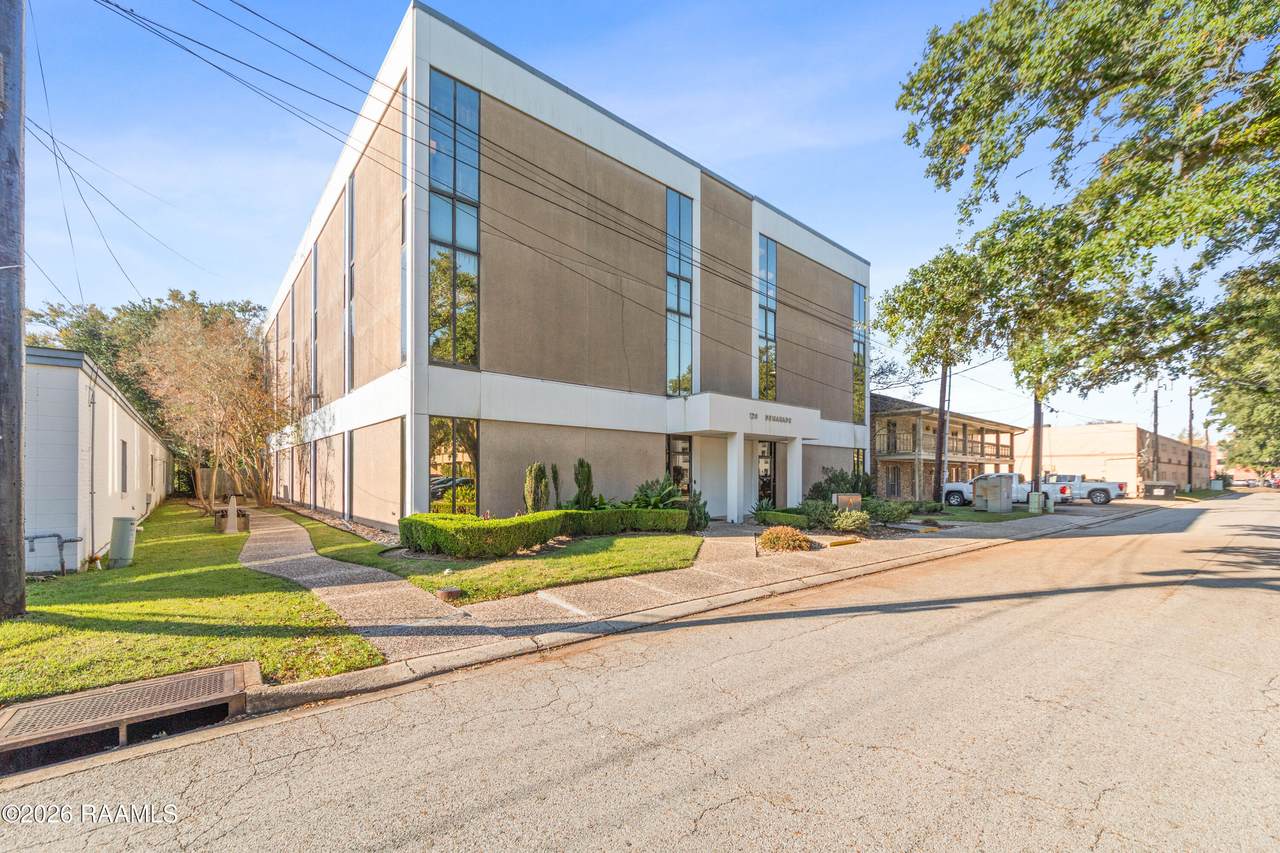 128 Demanade Boulevard - Photo 1