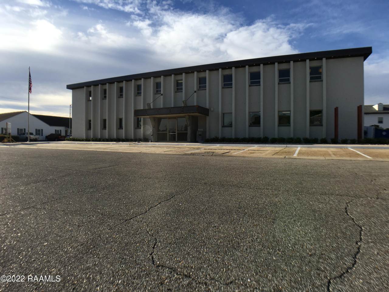 412 Travis Street - Photo 1