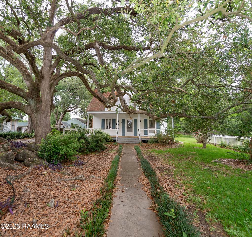 609 Main Street - Photo 1