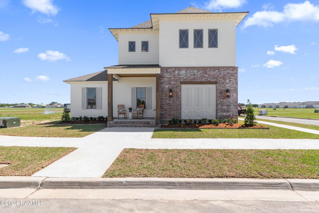 400 Villager Avenue - Photo 1