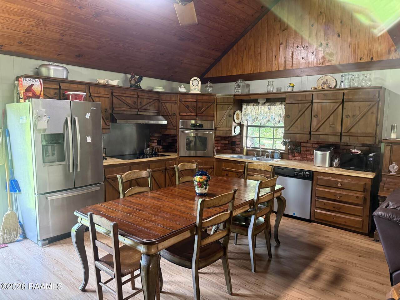 https://bt-photos.global.ssl.fastly.net/acadiana/1280_boomver_1_2600006278-2.jpg