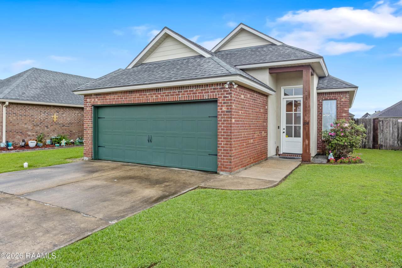 104 Meadowhollow Drive - Photo 1