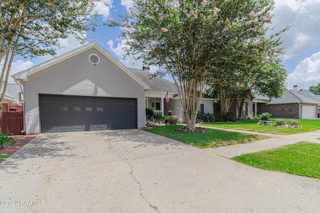 104 Hyacinth Drive - Photo 1