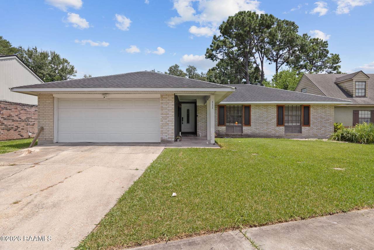 111 Castle Row - Photo 1