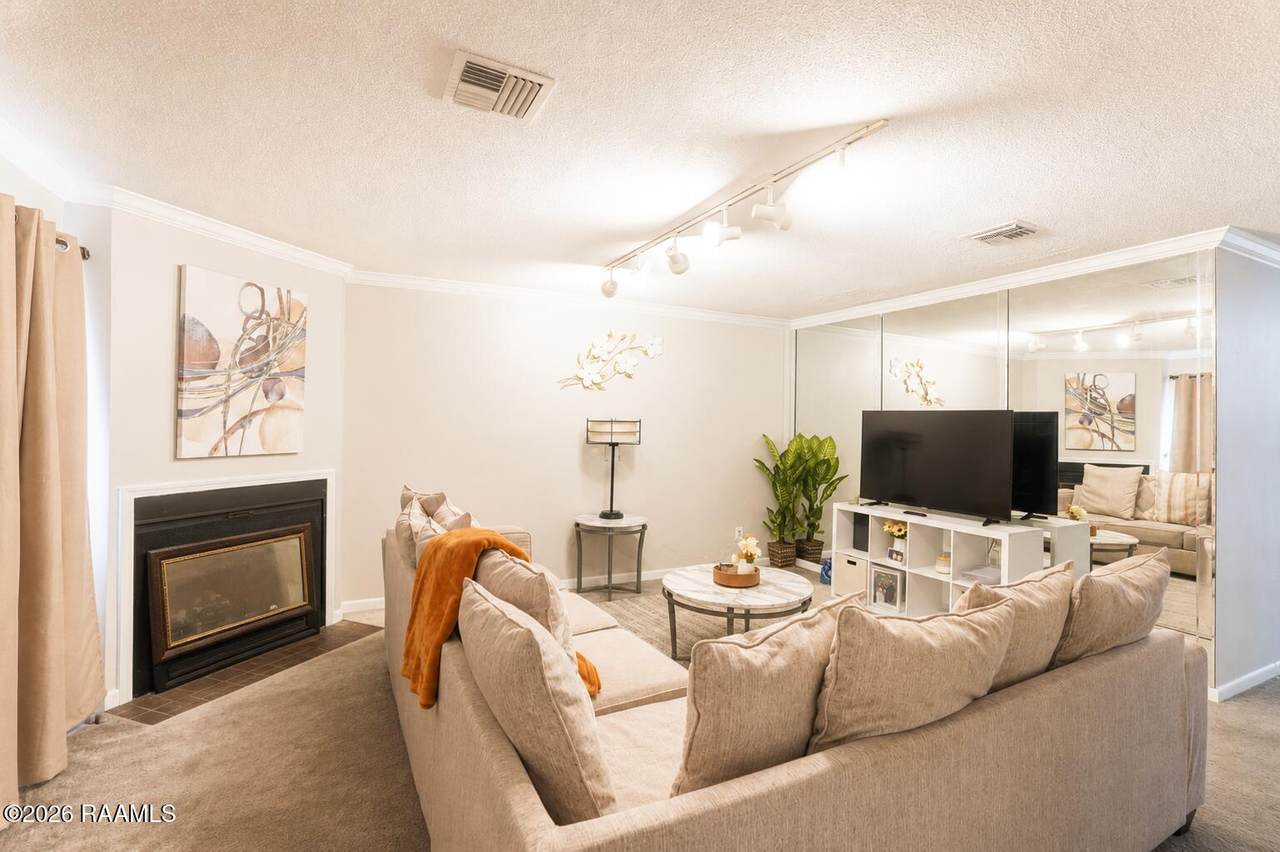 https://bt-photos.global.ssl.fastly.net/acadiana/1280_boomver_1_2600008495-2.jpg