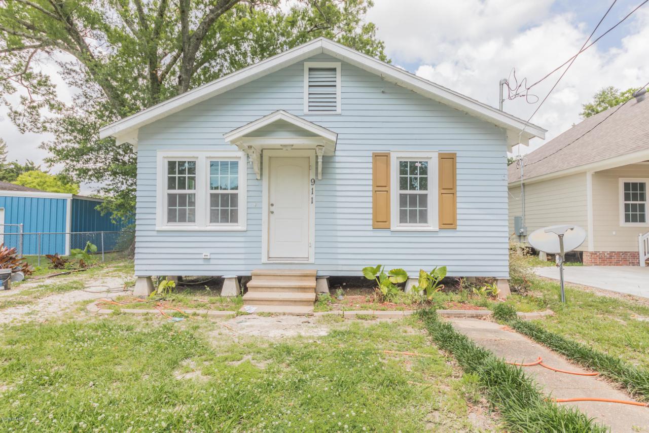 911 6th Street - Photo 1