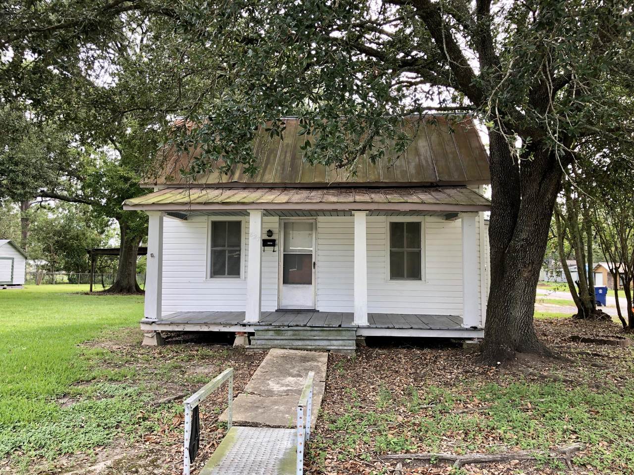 827 Ave K - Photo 1