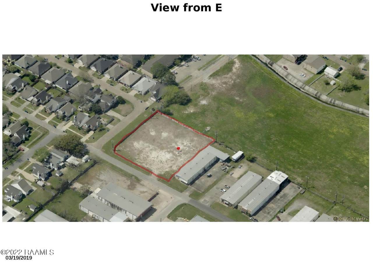 212 Row 1 - Photo 1