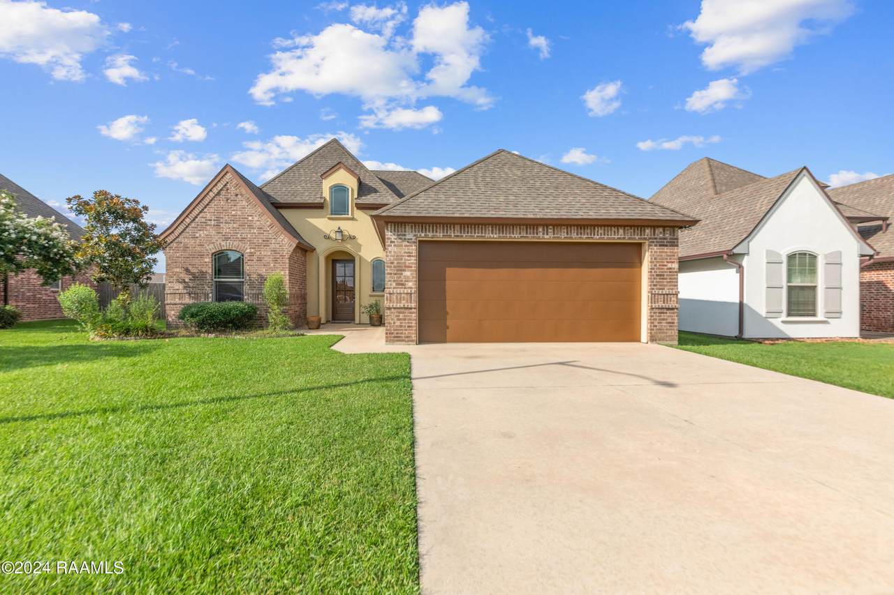 108 Glenbrook Drive, Broussard, LA 70518 (MLS 23007130) Keaty Real