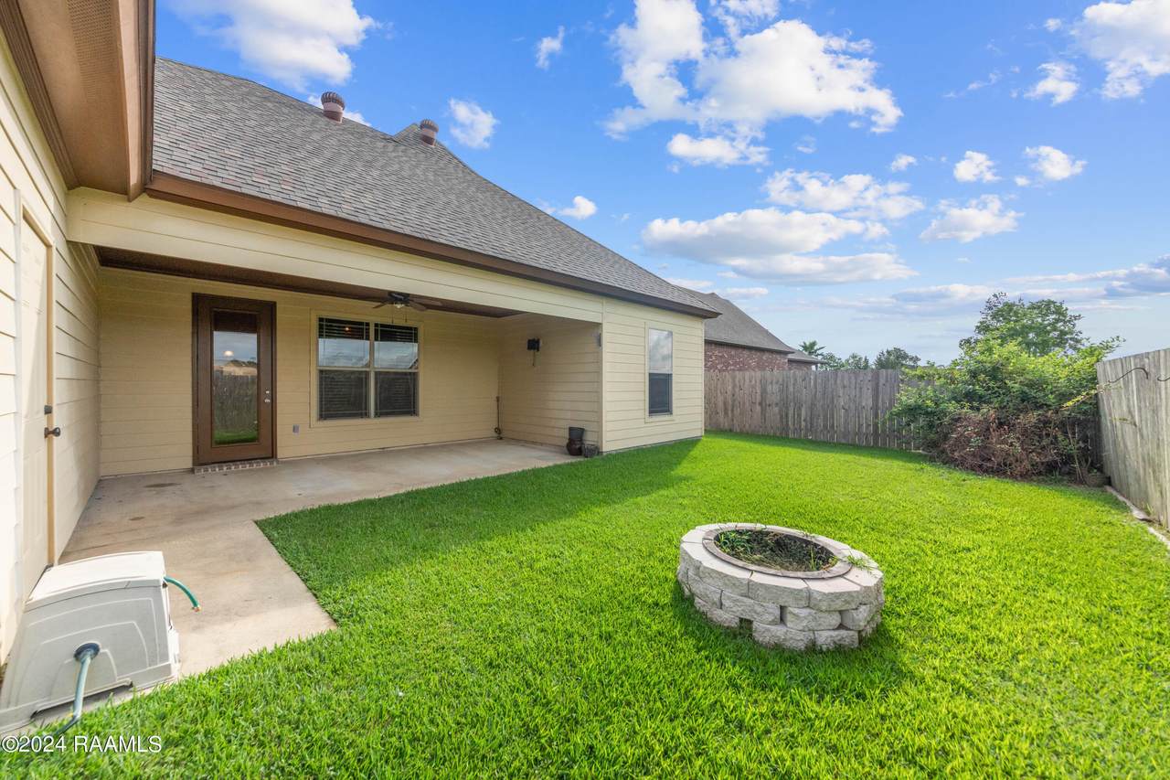 108 Glenbrook Drive, Broussard, LA 70518 (MLS 23007130) Keaty Real