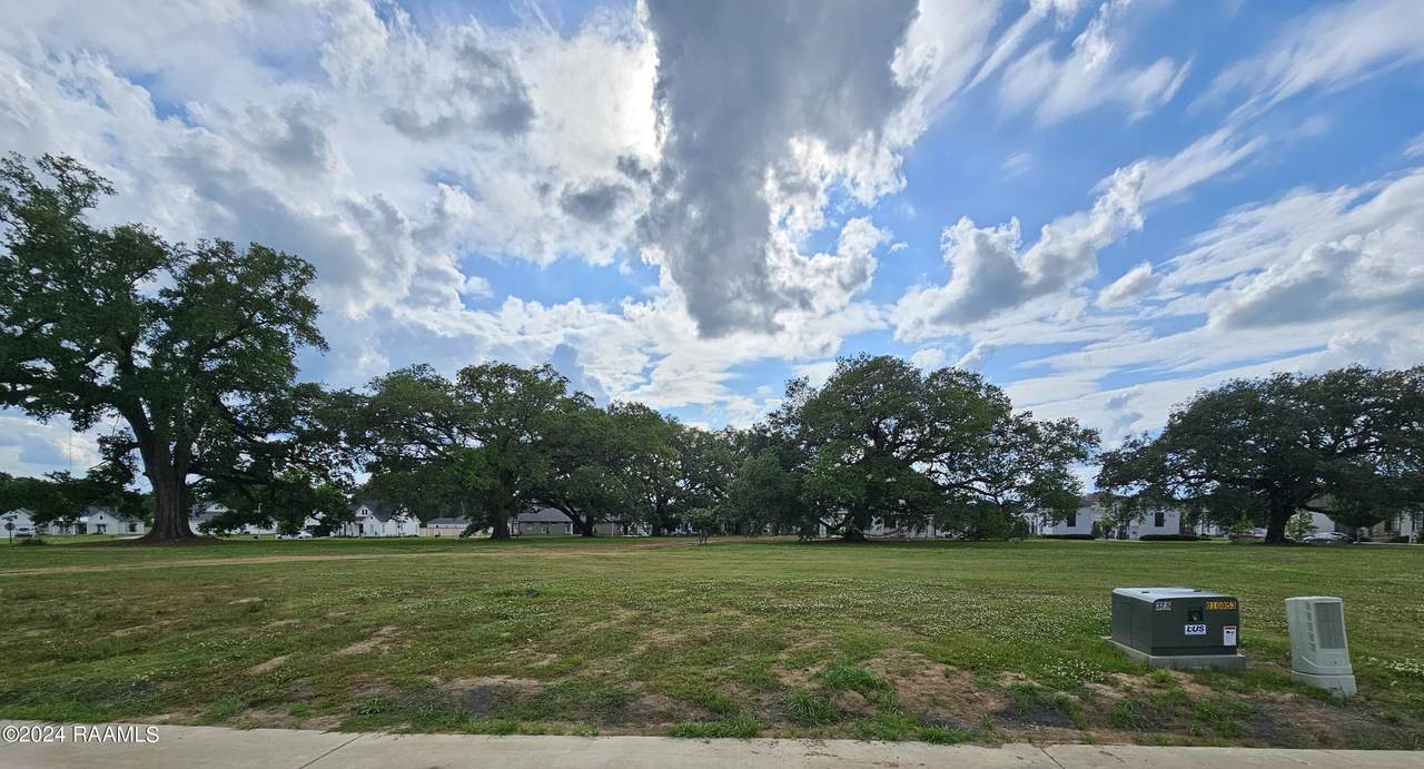 400 Flores Court - Photo 1