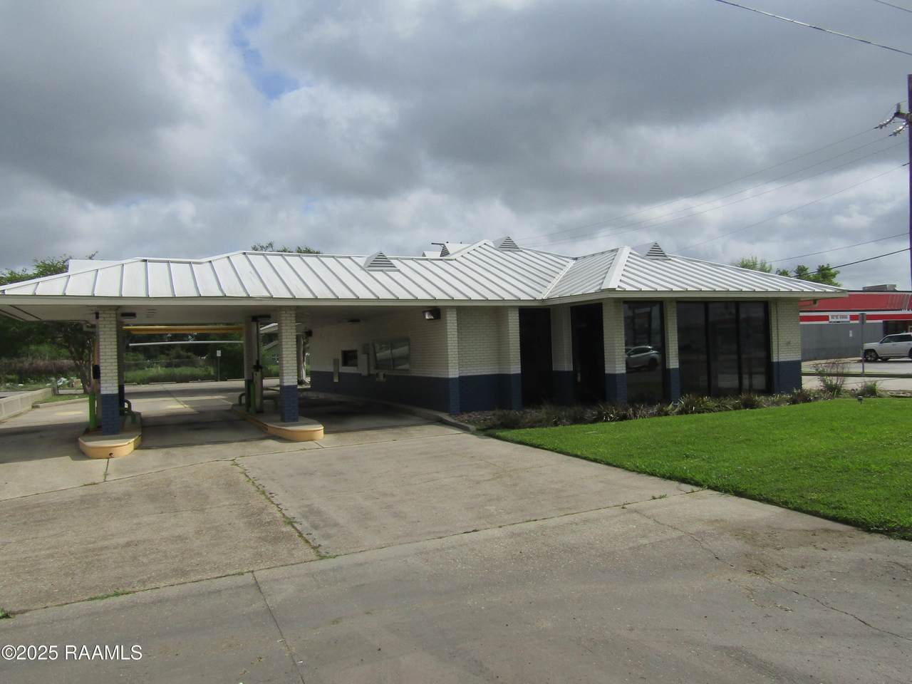 631 Admiral Doyle Drive - Photo 1