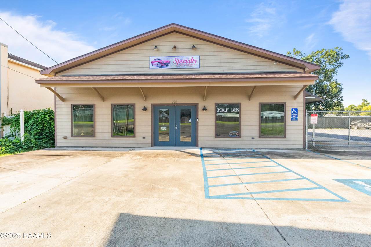 726 Veterans Memorial Drive - Photo 1