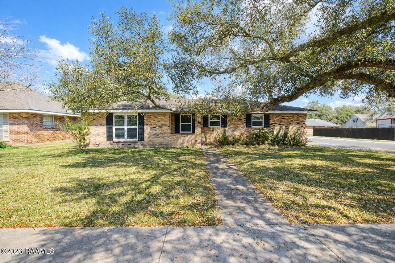 125 Elmwood Drive - Photo 1