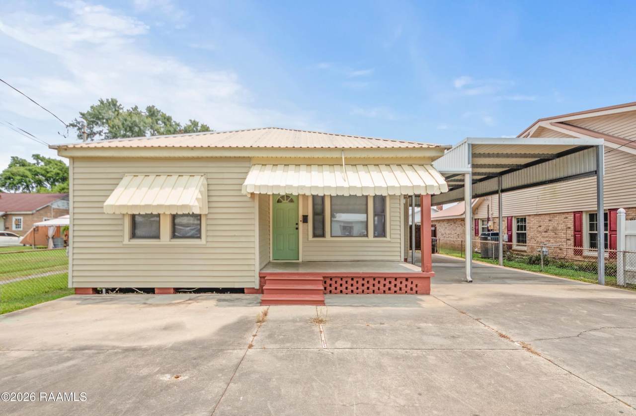 715 Robert Street - Photo 1
