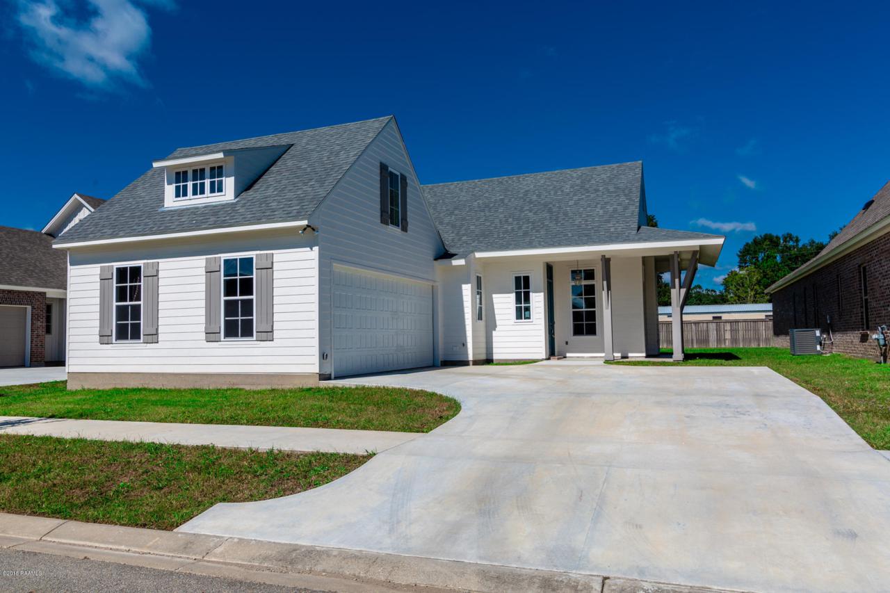 421 Evangeline Trail - Photo 1
