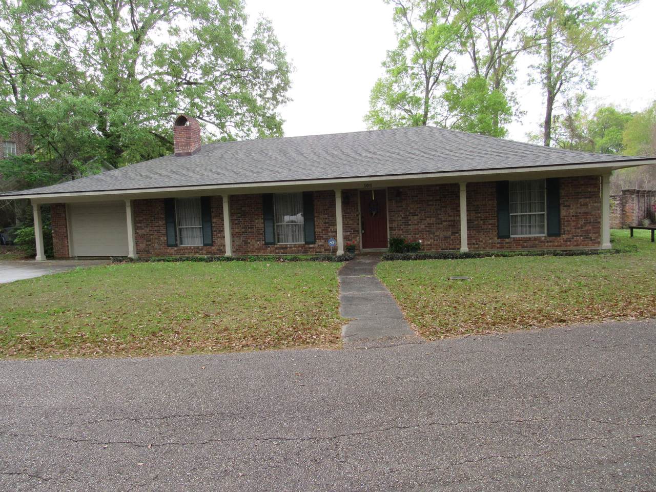 106 Hollingsworth Drive - Photo 1