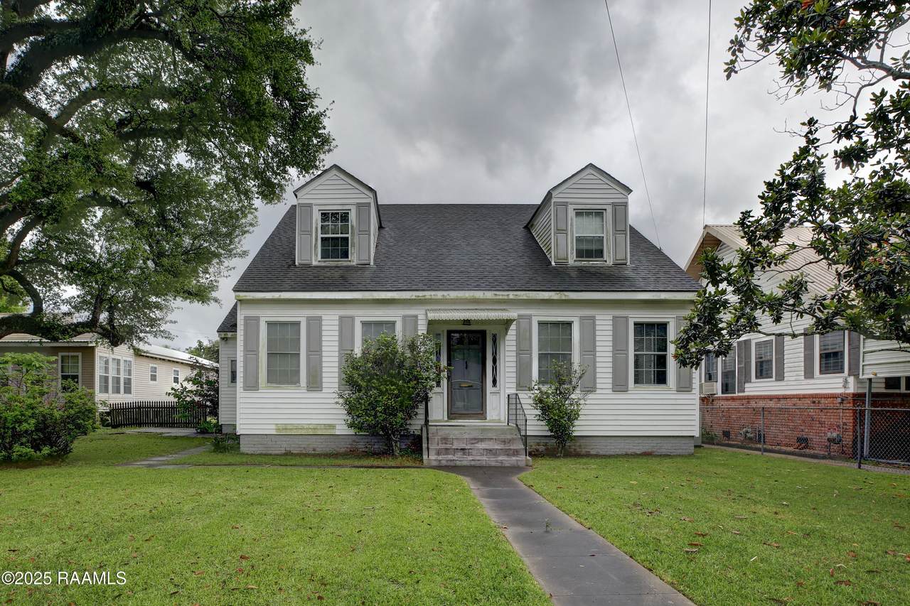 627 Weeks Street - Photo 1