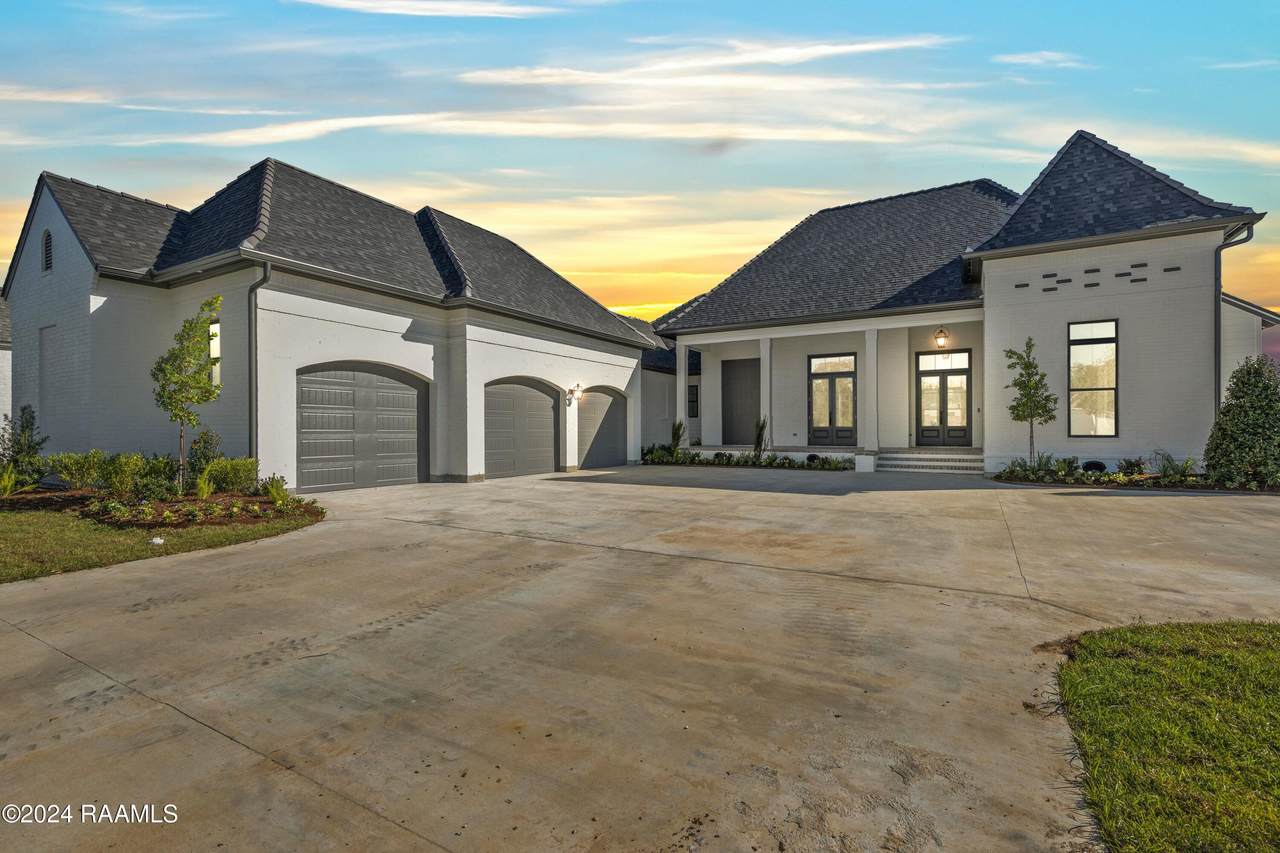 109 Trailing Oaks Drive - Photo 1