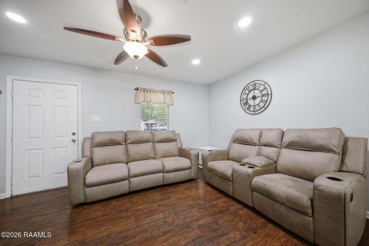 https://bt-photos.global.ssl.fastly.net/acadiana/1280_boomver_3_2600005929-2.jpg