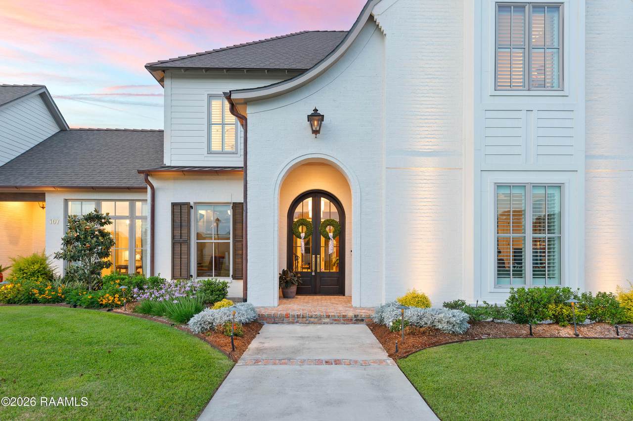 107 Pondside Drive - Photo 1