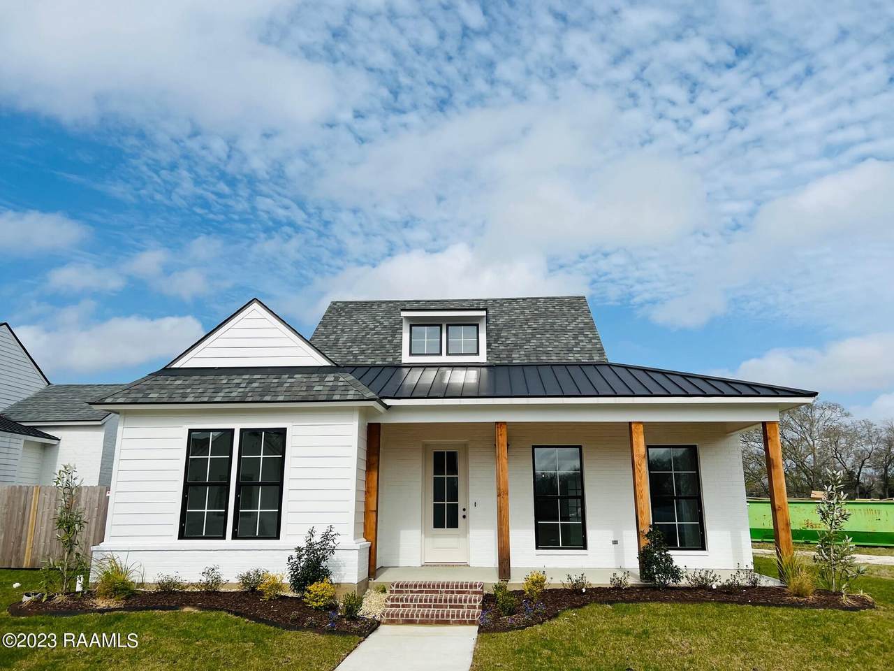 100 Shadow Bend Dr - Photo 1