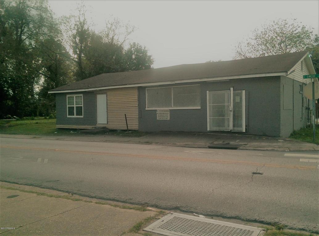 1702 Simcoe Street - Photo 1