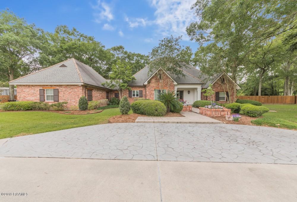 1025 Bayou Bend Circle - Photo 1