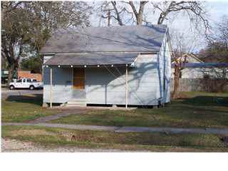 712 Section Avenue - Photo 1