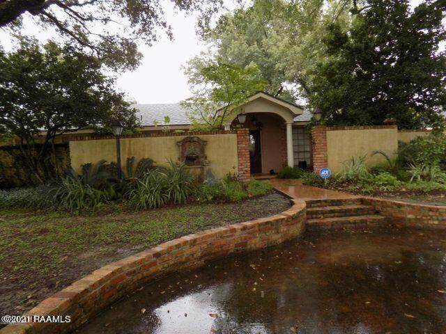 305 Cambridge Drive - Photo 1