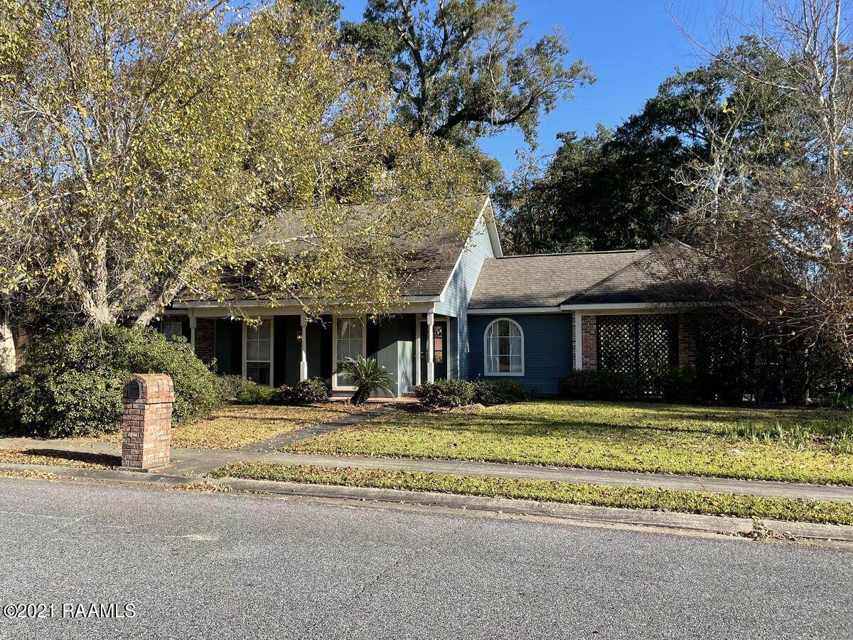 207 Creekwood Drive - Photo 1