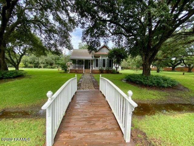 8916 Eastwood Drive - Photo 1