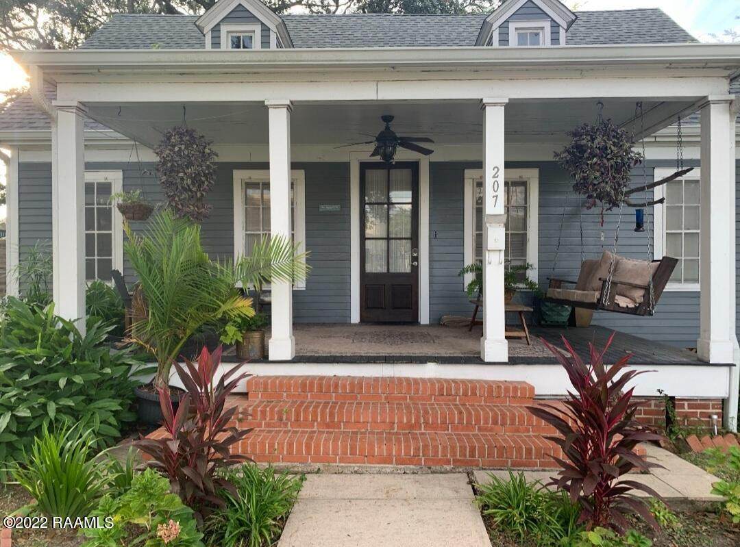 207 East Street - Photo 1