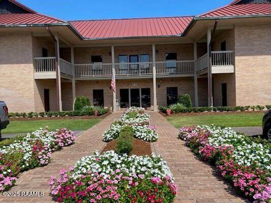 141 Ridgeway Drive - Photo 1