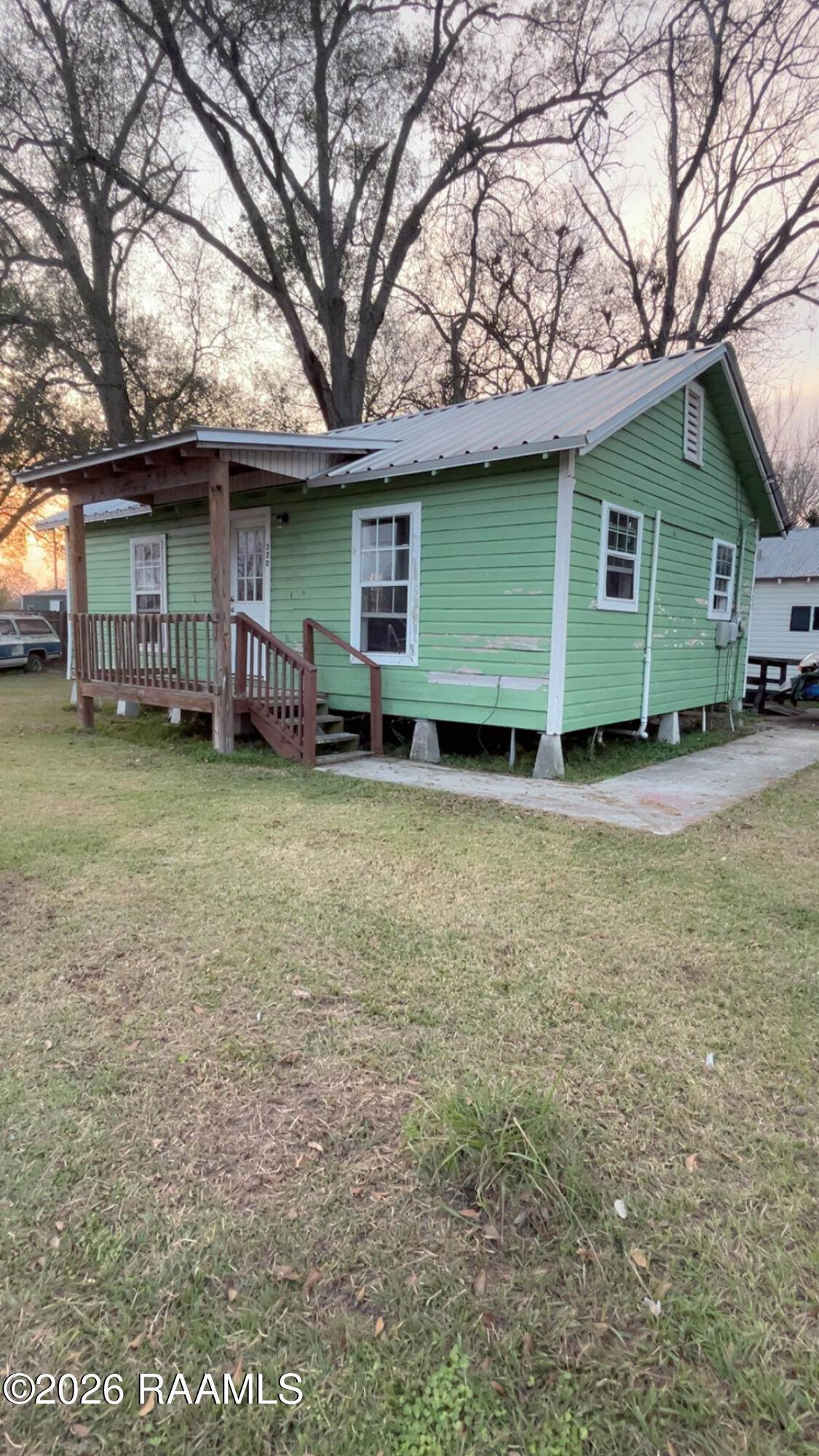320 Sunnyside Lane - Photo 1