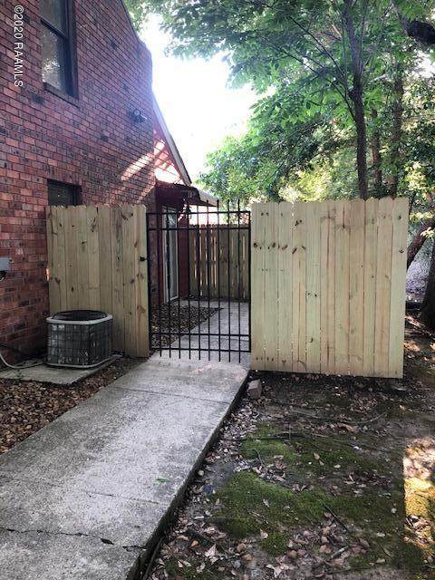 208 Yvonne Street - Photo 1
