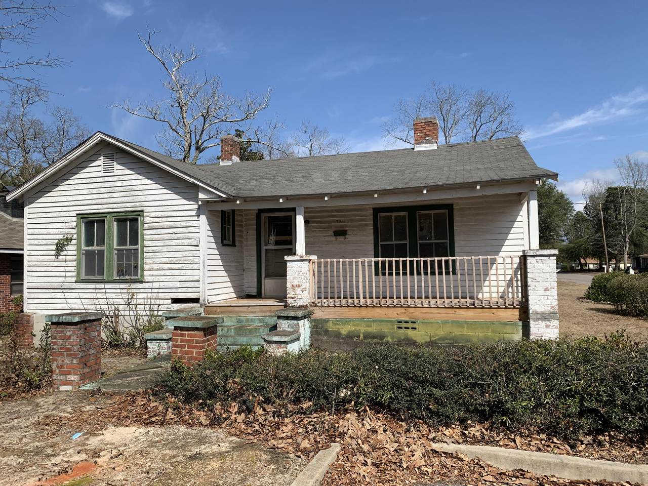 624 Hampton Avenue - Photo 1