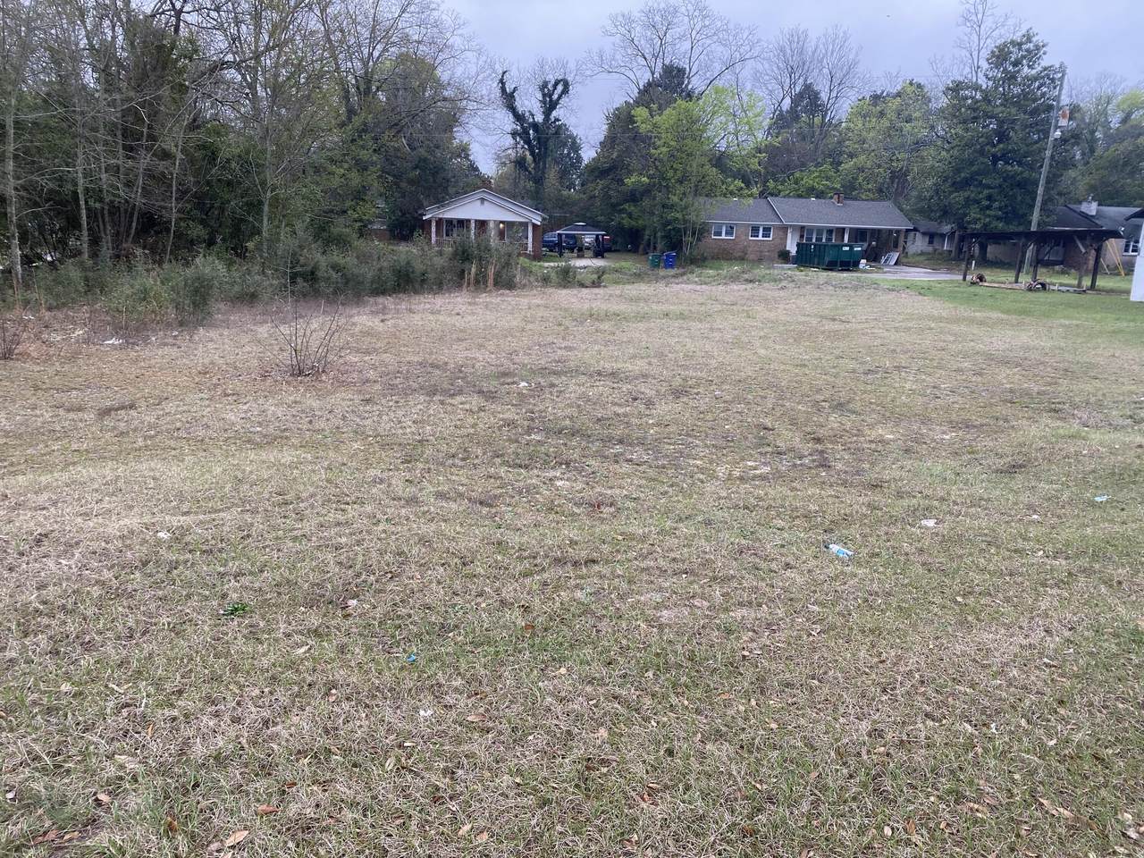 X Hampton Avenue - Photo 1