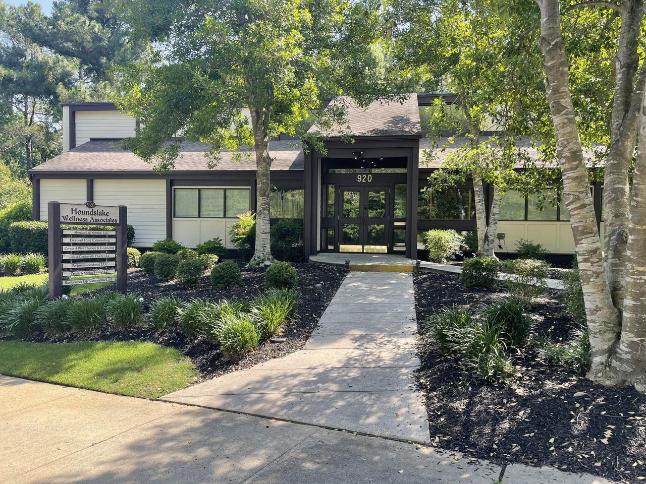 918 Houndslake Drive - Photo 1