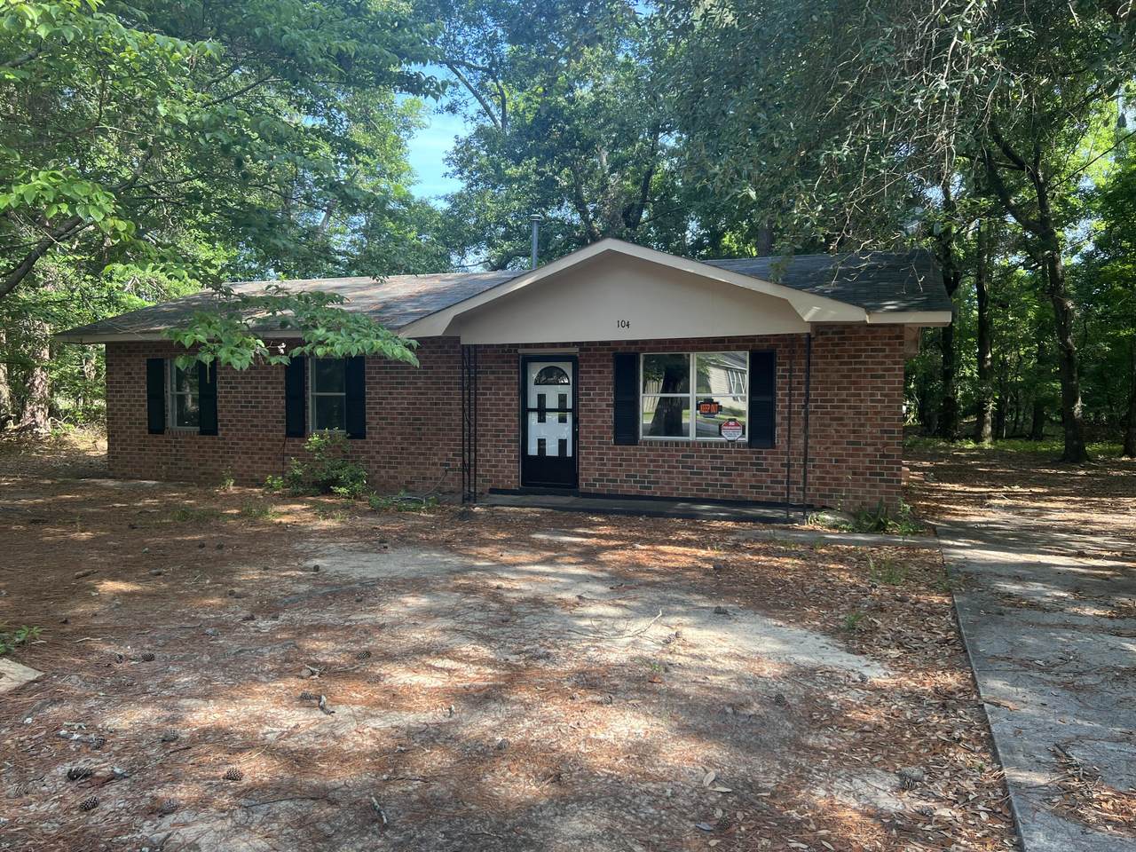 104 Alexandra Circle - Photo 1