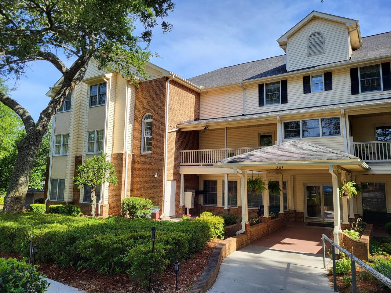 203 Landing Drive - Photo 1
